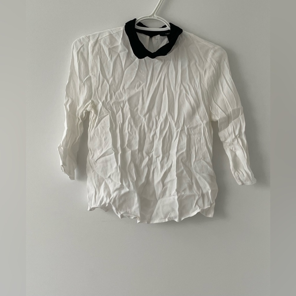 Forever 21 White 3/4 Sleeve Top with Black Collar - size M